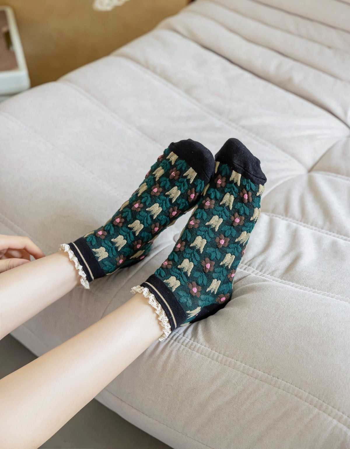 Vintage Style Flower Socks with Lace – Women’s Fashion