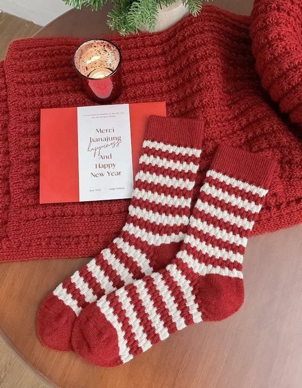 2 Pairs Women’s Warm Red Christmas Knitted Socks