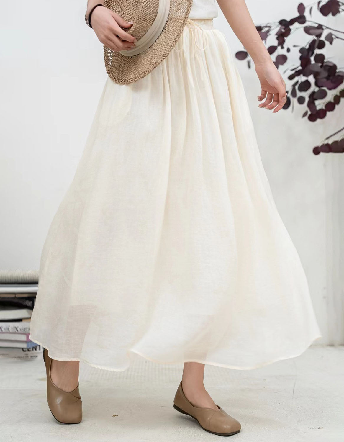 Elegant elastic waist maxi skirt with flowy silhouette