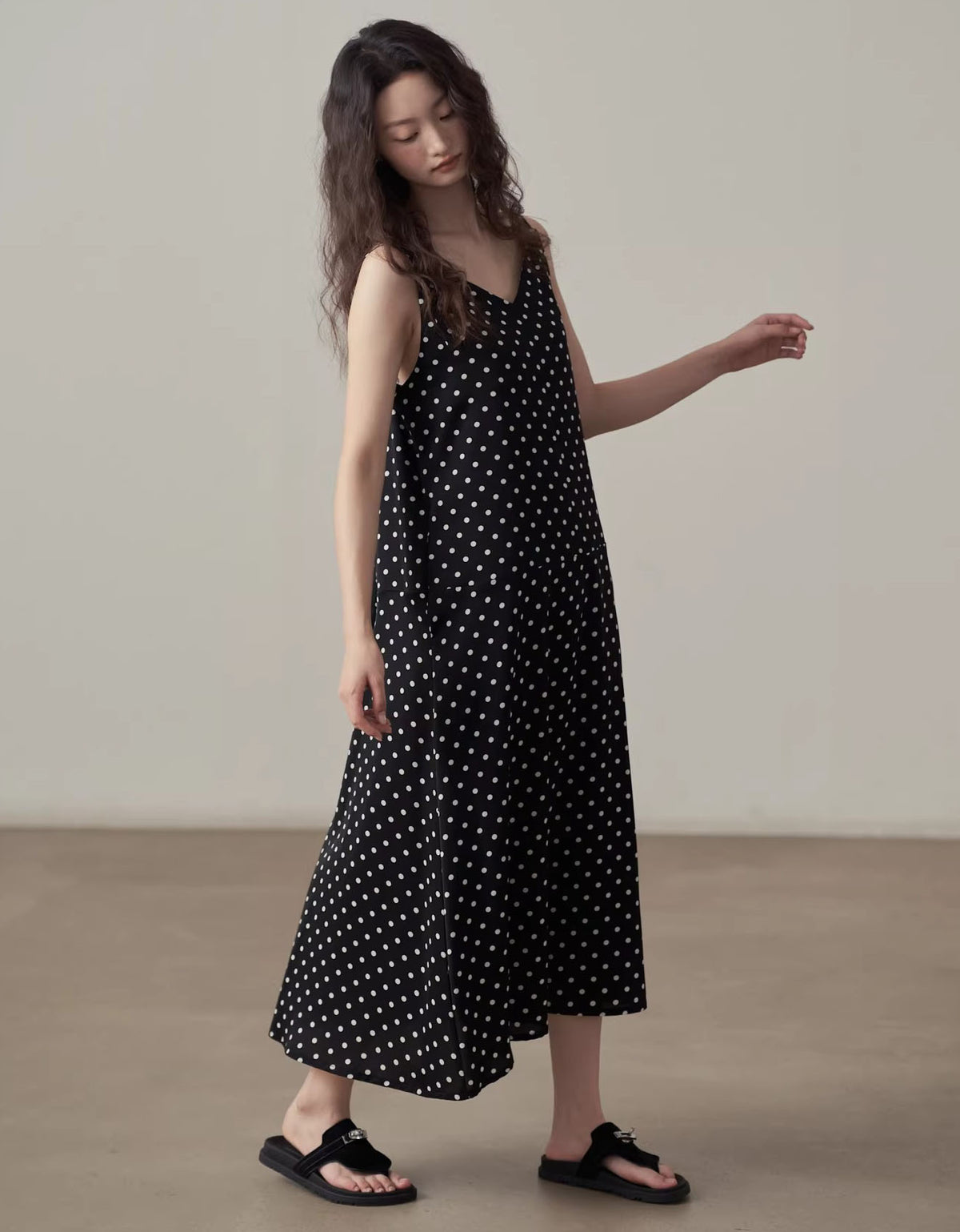 Sleeveless polka dot dress women summer outfit