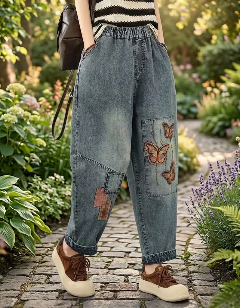Casual loose fit denim jeans elastic waist front view