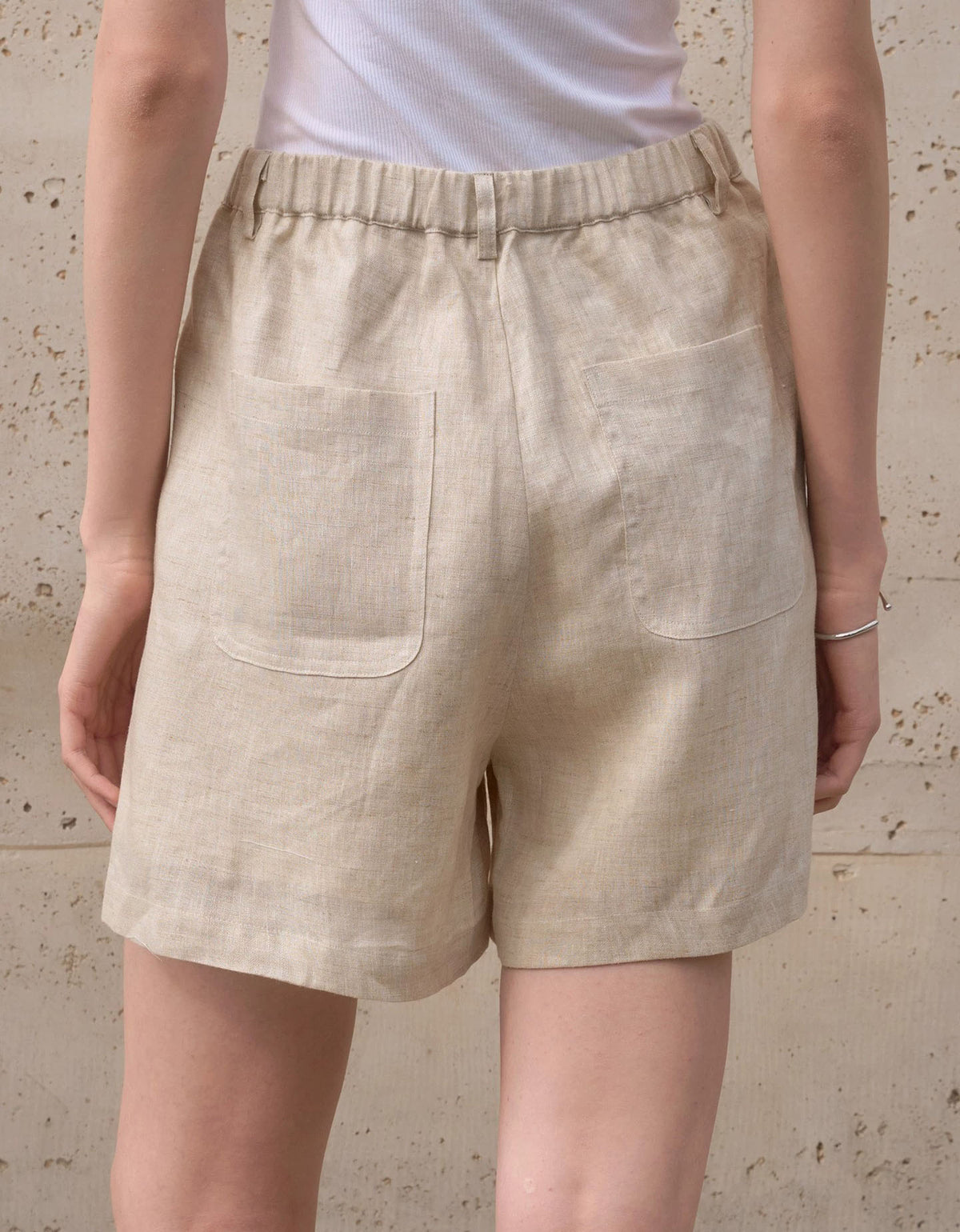 casual beige linen shorts women summer outfit