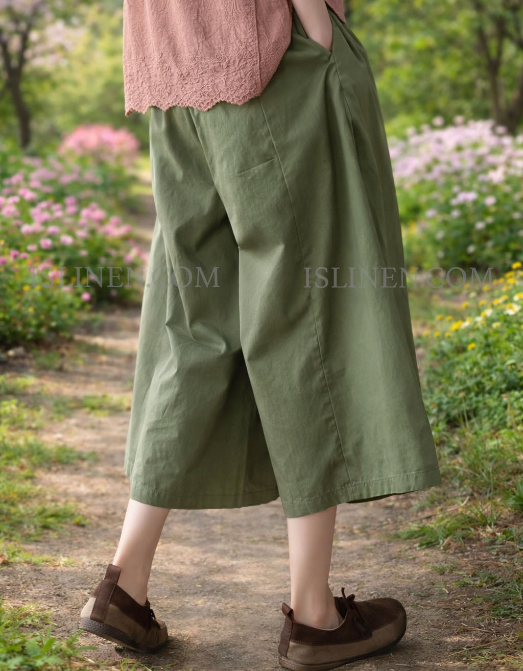 Back view of women’s wide leg summer pants