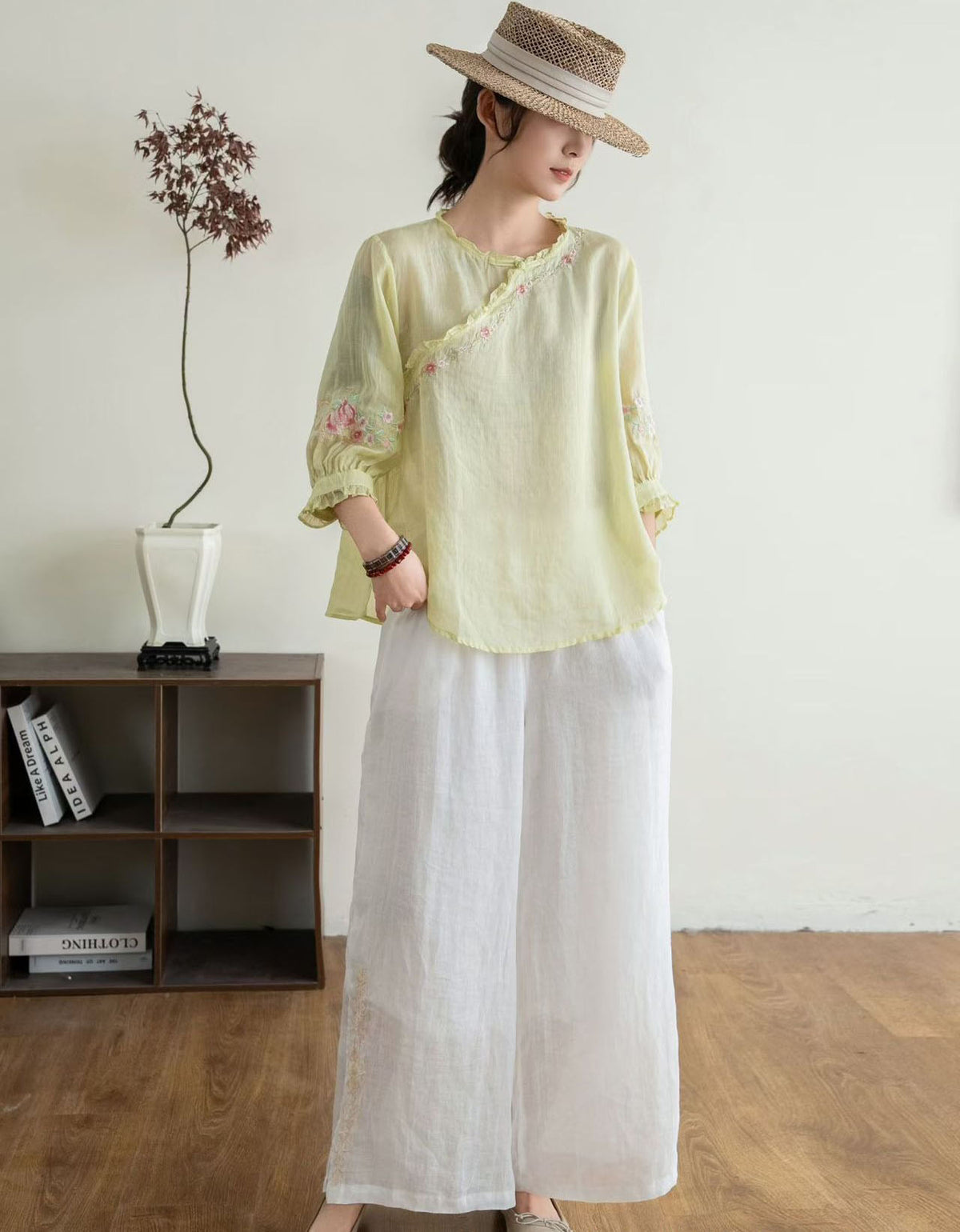 women loose linen top casual elegant summer look
