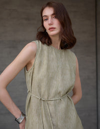 Women lightweight sleeveless minimalist summer top