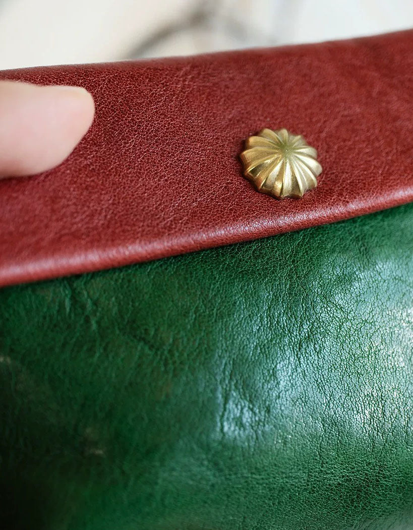 Women’s vintage leather crossbody pouch bag perfect for travel and casual outfits