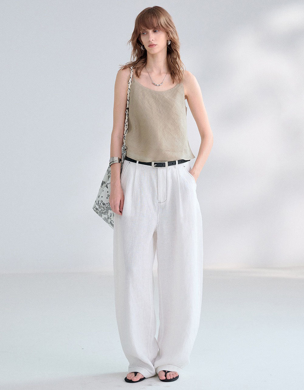 Loose fit spaghetti strap linen top for casual wear