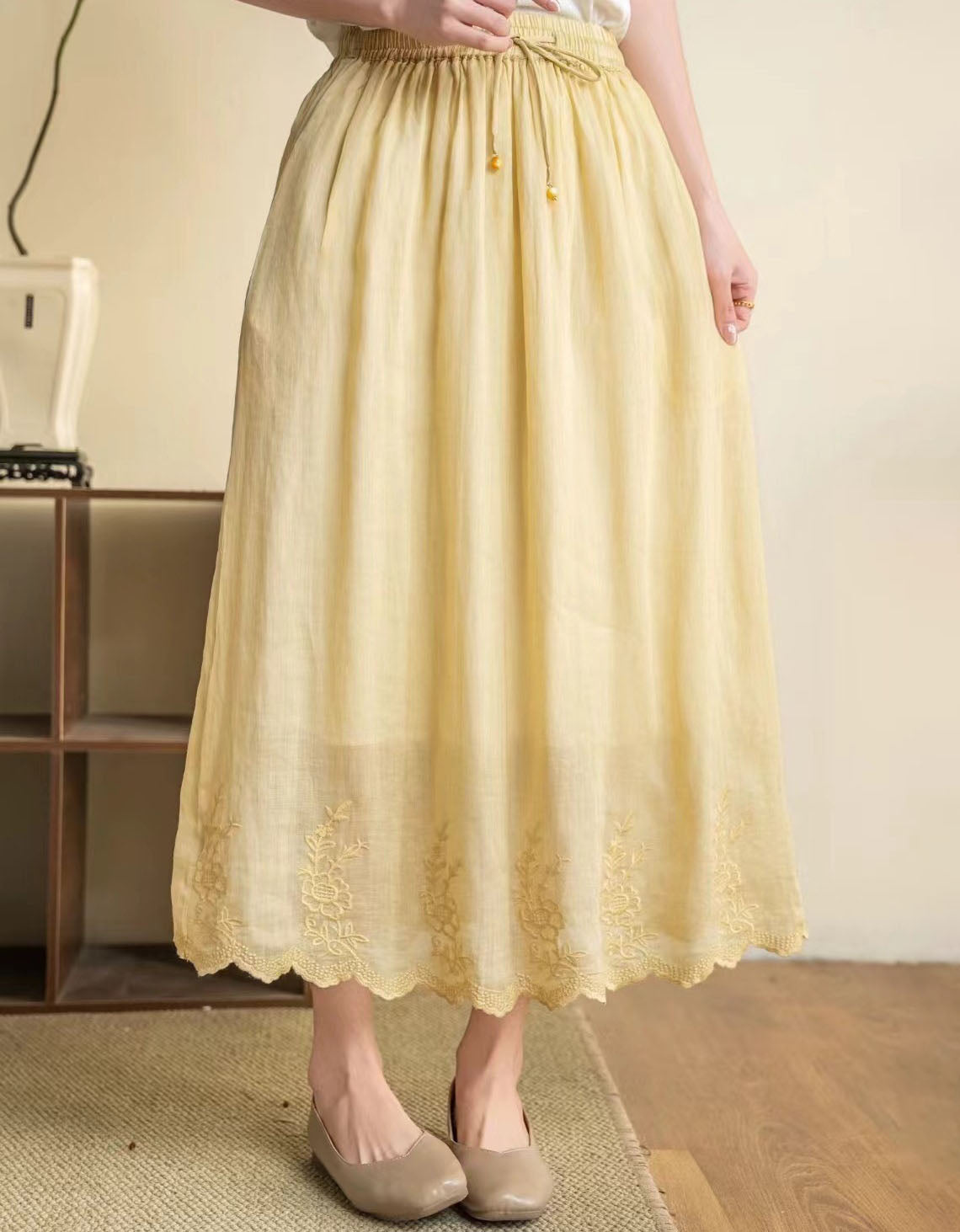 Women’s Vintage Style Yellow Skirt – Floral Embroidery Elastic Waist Midi
