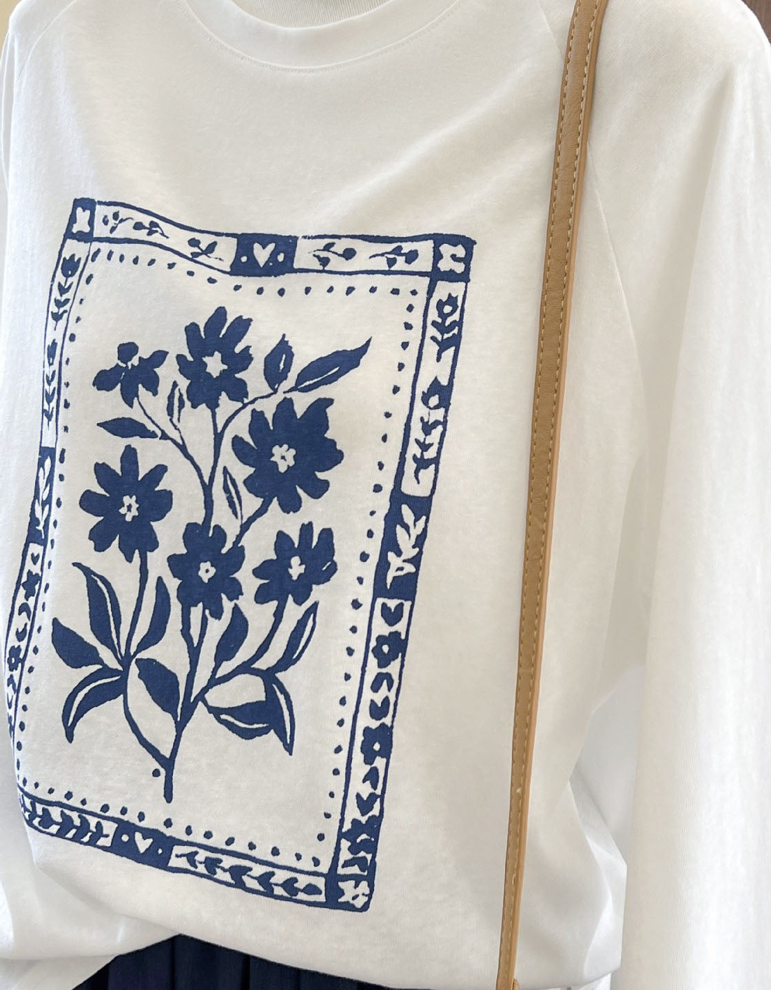 Minimalist White Floral Graphic Long Sleeve Top