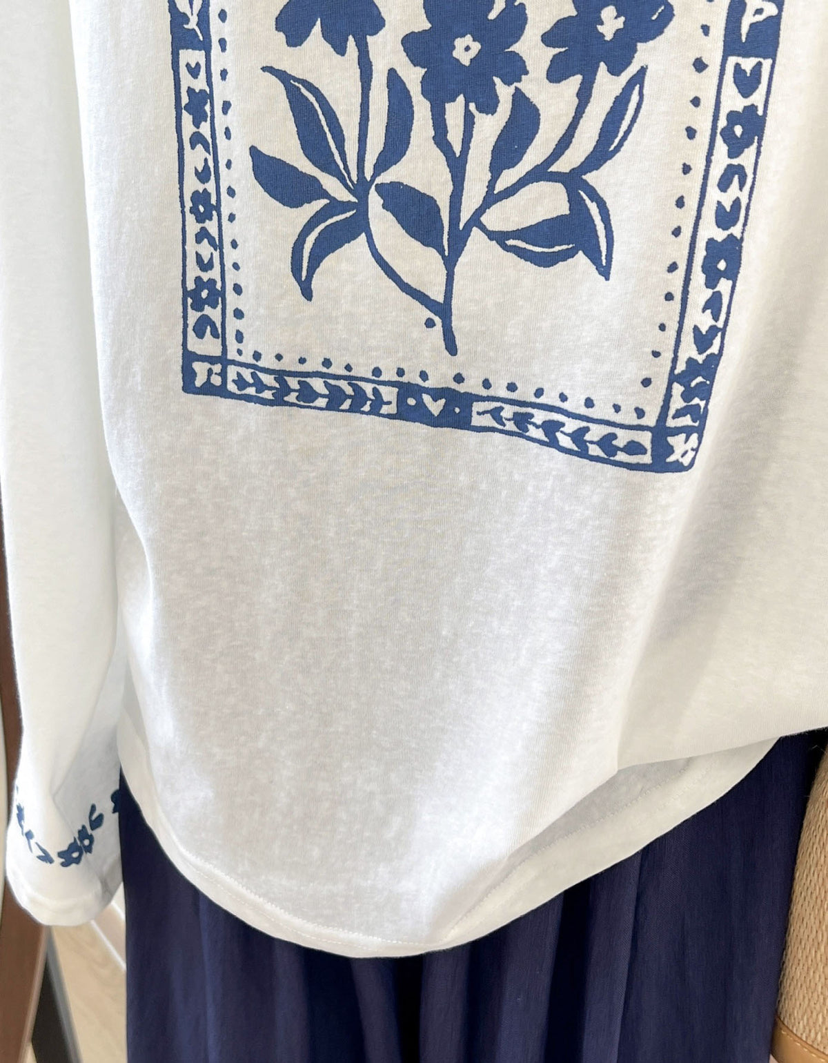 Women’s Casual White Tee Floral Print Long Sleeve