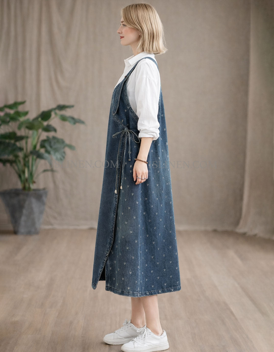Side view of casual vintage denim apron dress women loose fit