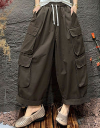 Casual outfit with dark olive cargo trousers and relaxed fit design