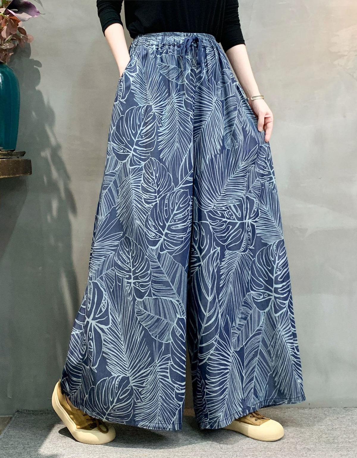 Elastic Waist Leaf Print Wide Leg Lounge Pants