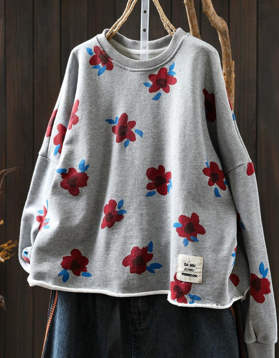 Casual women’s sweatshirt with vintage floral design light gray