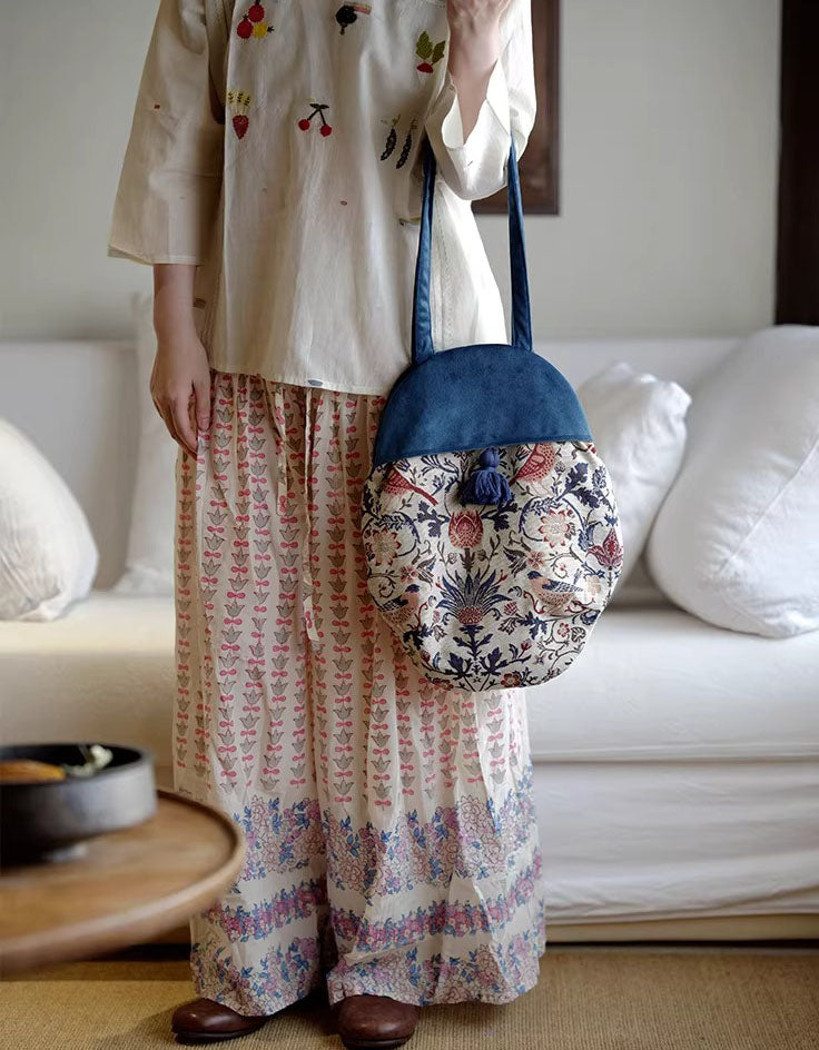 Lightweight canvas tote bag for travel and shopping