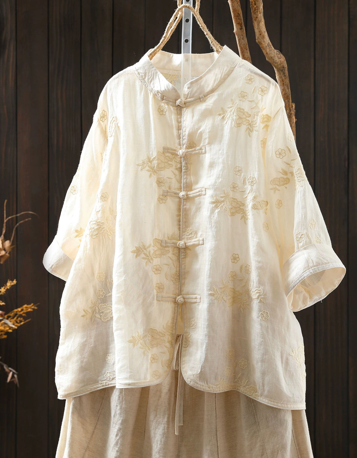 Soft Cotton Women’s Top with Floral Embroidered Detail