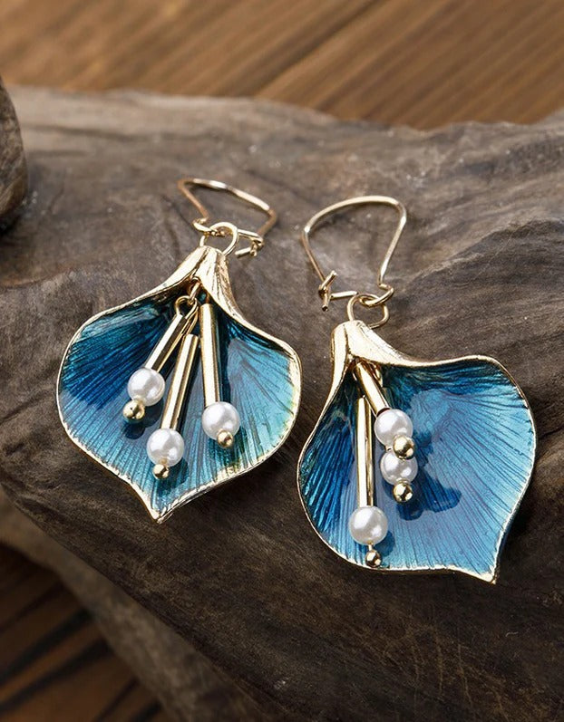 Elegant flower pearl drop earrings in gold alloy