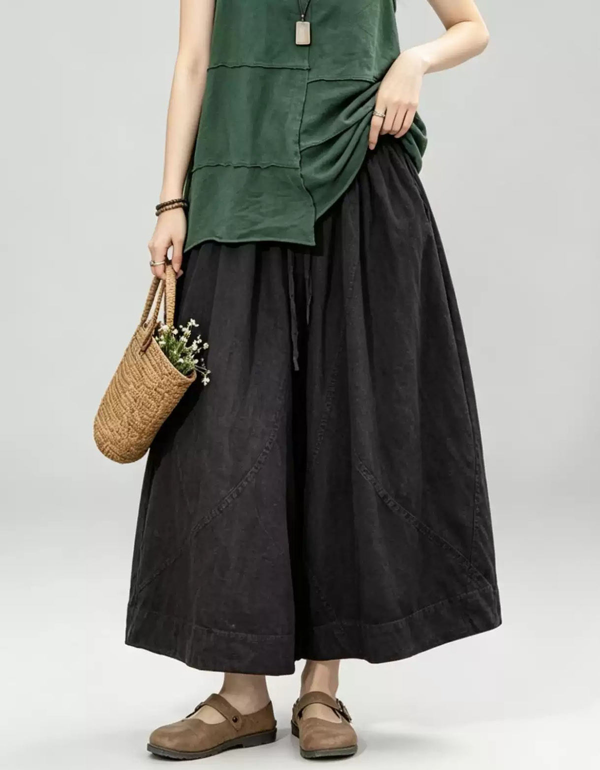 Women's vintage dark washed denim wide leg culotte pants with elastic waist and relaxed oversized fit