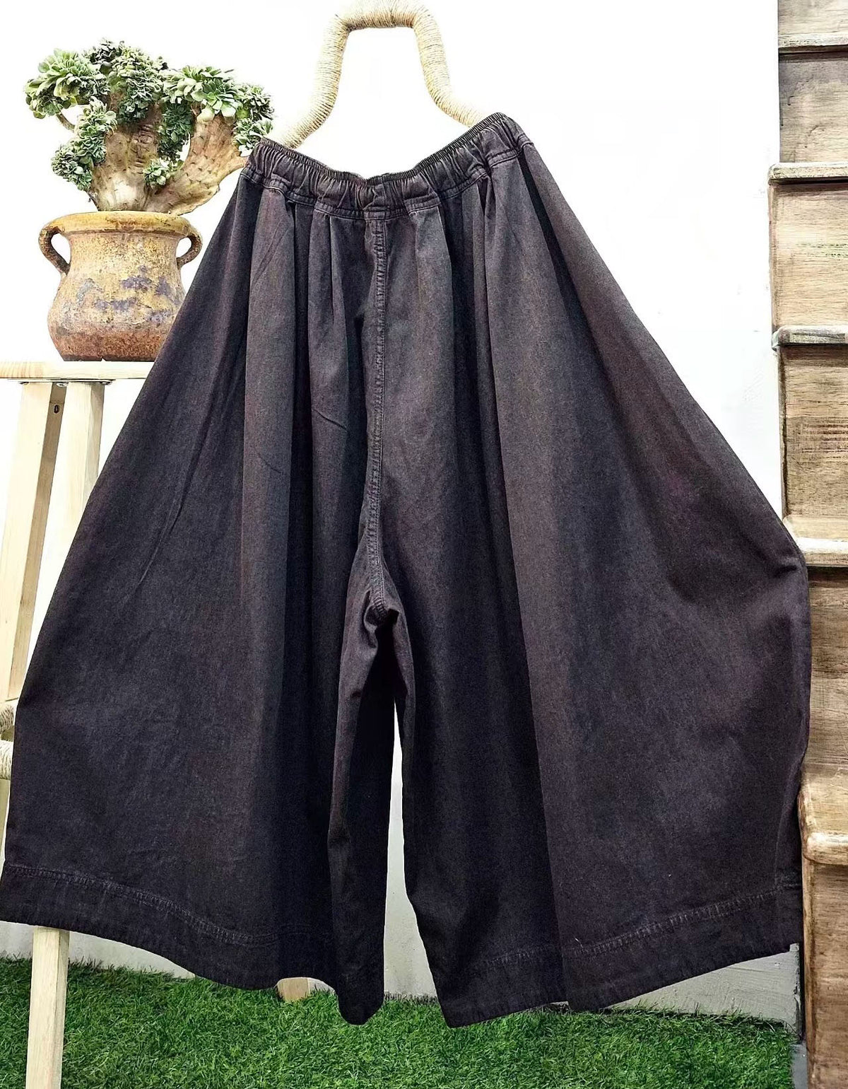 Comfortable baggy denim jeans for women with ankle length wide leg silhouette