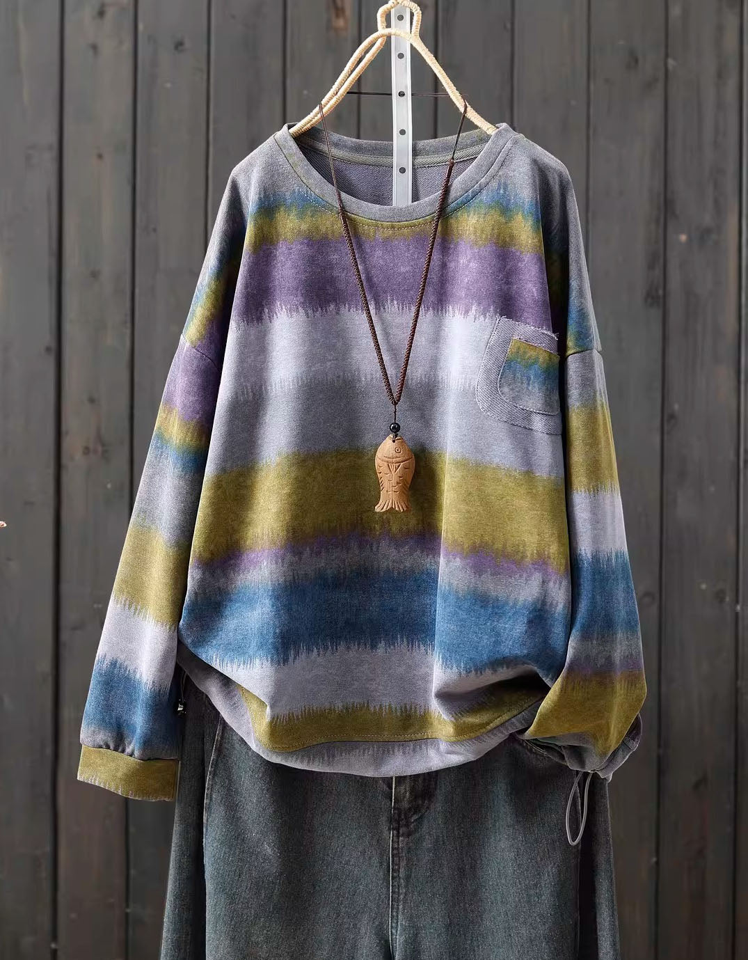 Women’s cozy vintage striped sweatshirt lifestyle outfit gray
