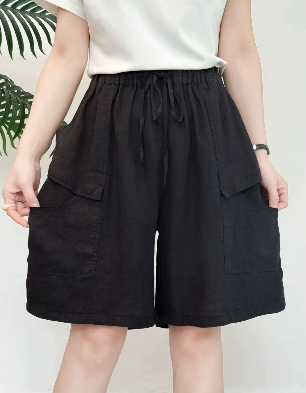 Women Relaxed Fit Linen Cargo Shorts with Pockets