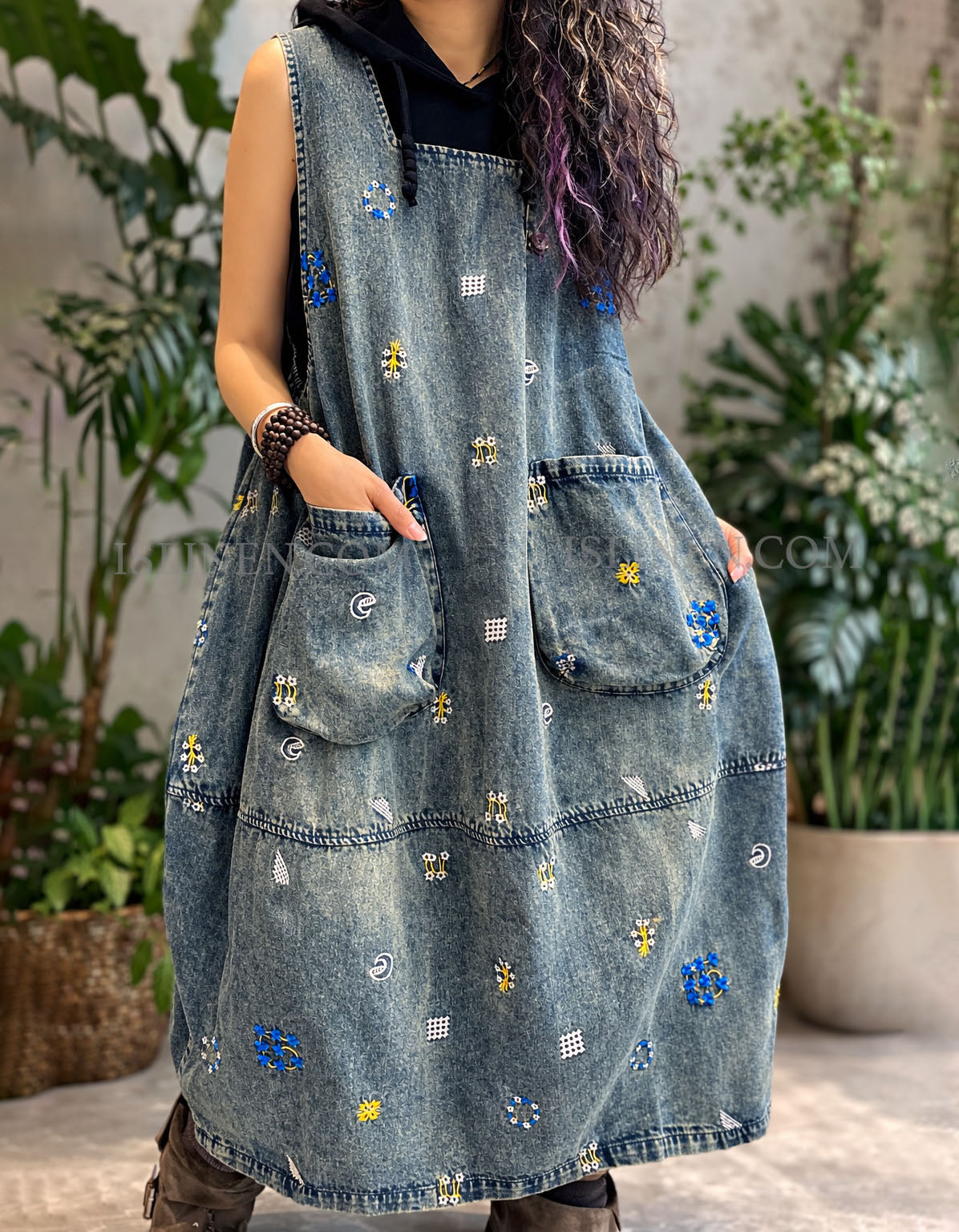 loose sleeveless denim dress with pockets