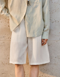 Lightweight linen shorts with side pockets for daily wear