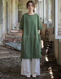Women wearing oversized green linen tunic dress casual style