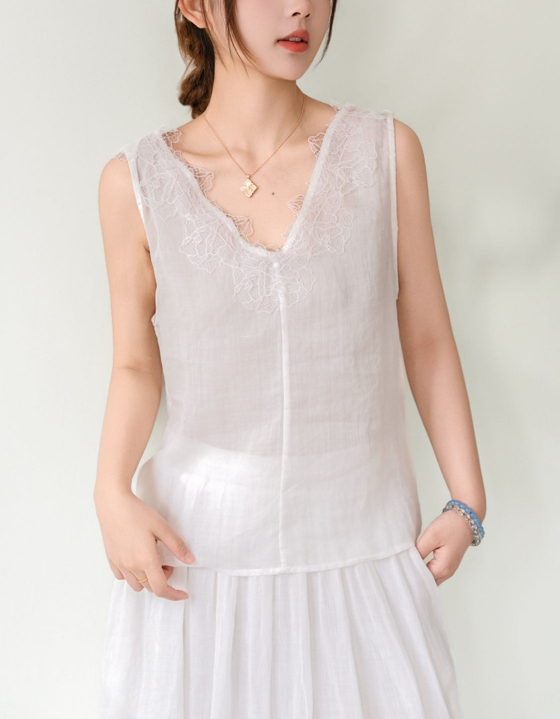 Women’s White Lace Trim Linen Sleeveless Summer Top