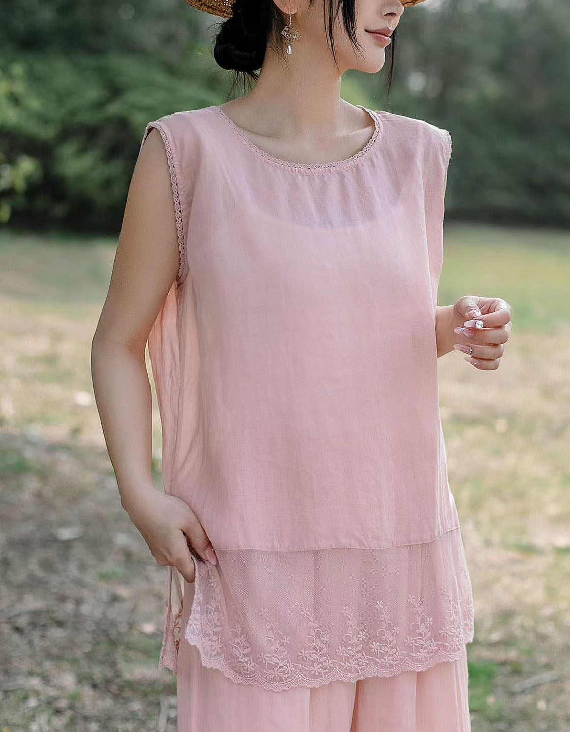 Women’s Pink Linen Tank Top with Lace Trim