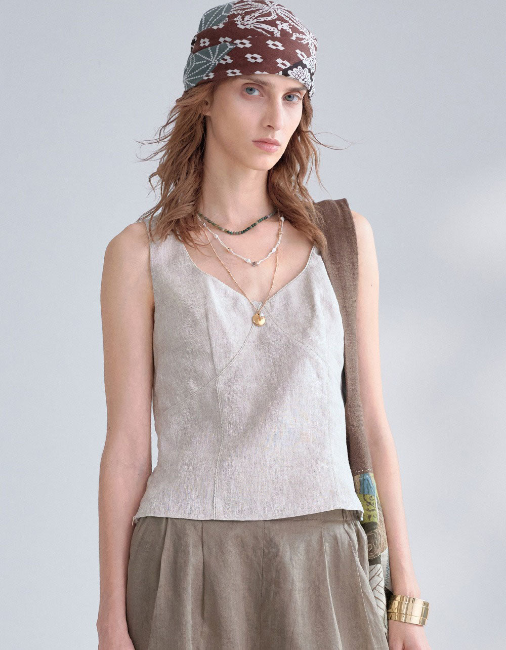 Lightweight women’s black sleeveless linen top
