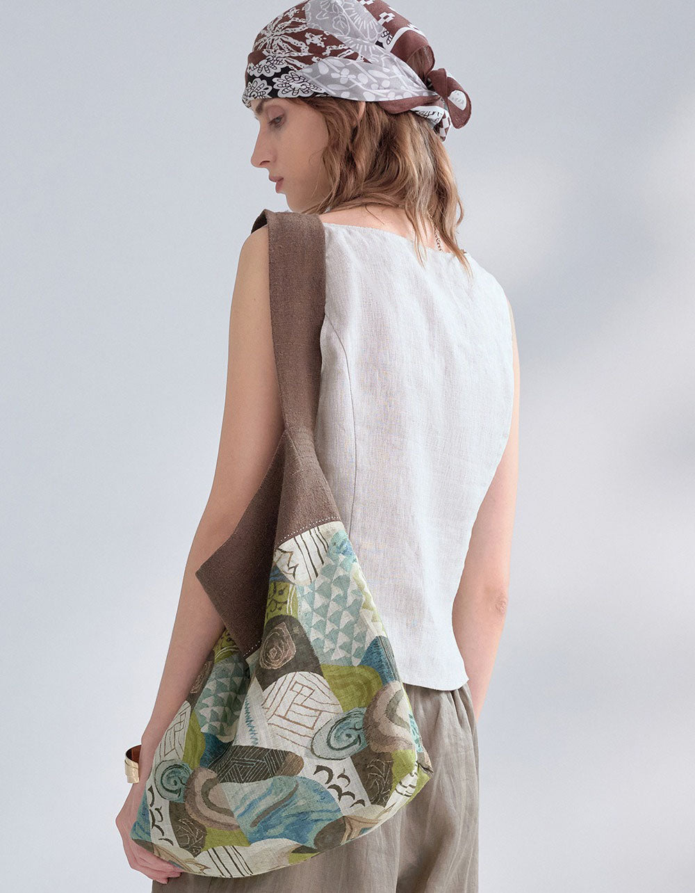 V neck detail on black sleeveless linen top