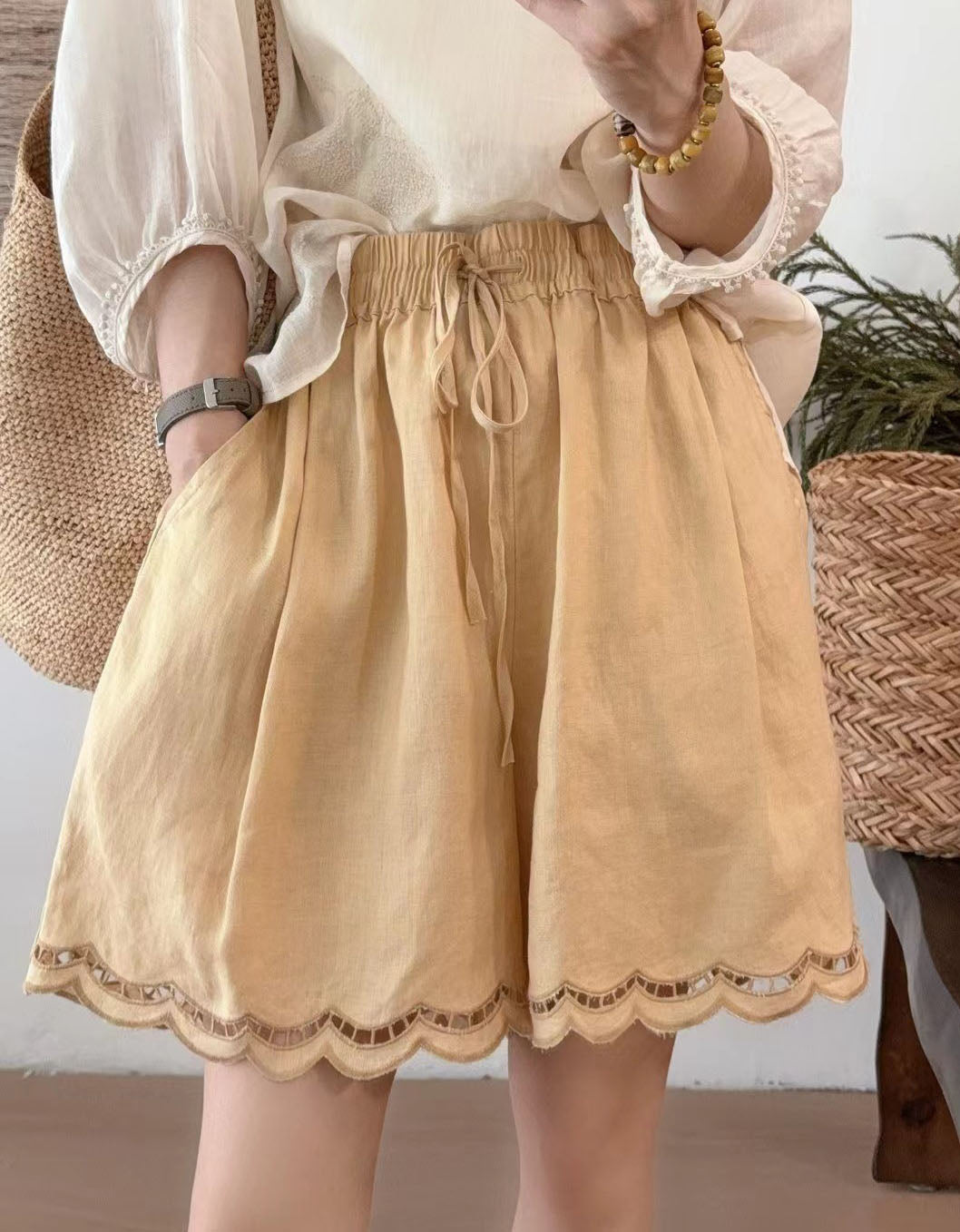 Women’s Casual Wide Leg Shorts – Elastic Waist Scalloped Hem Design