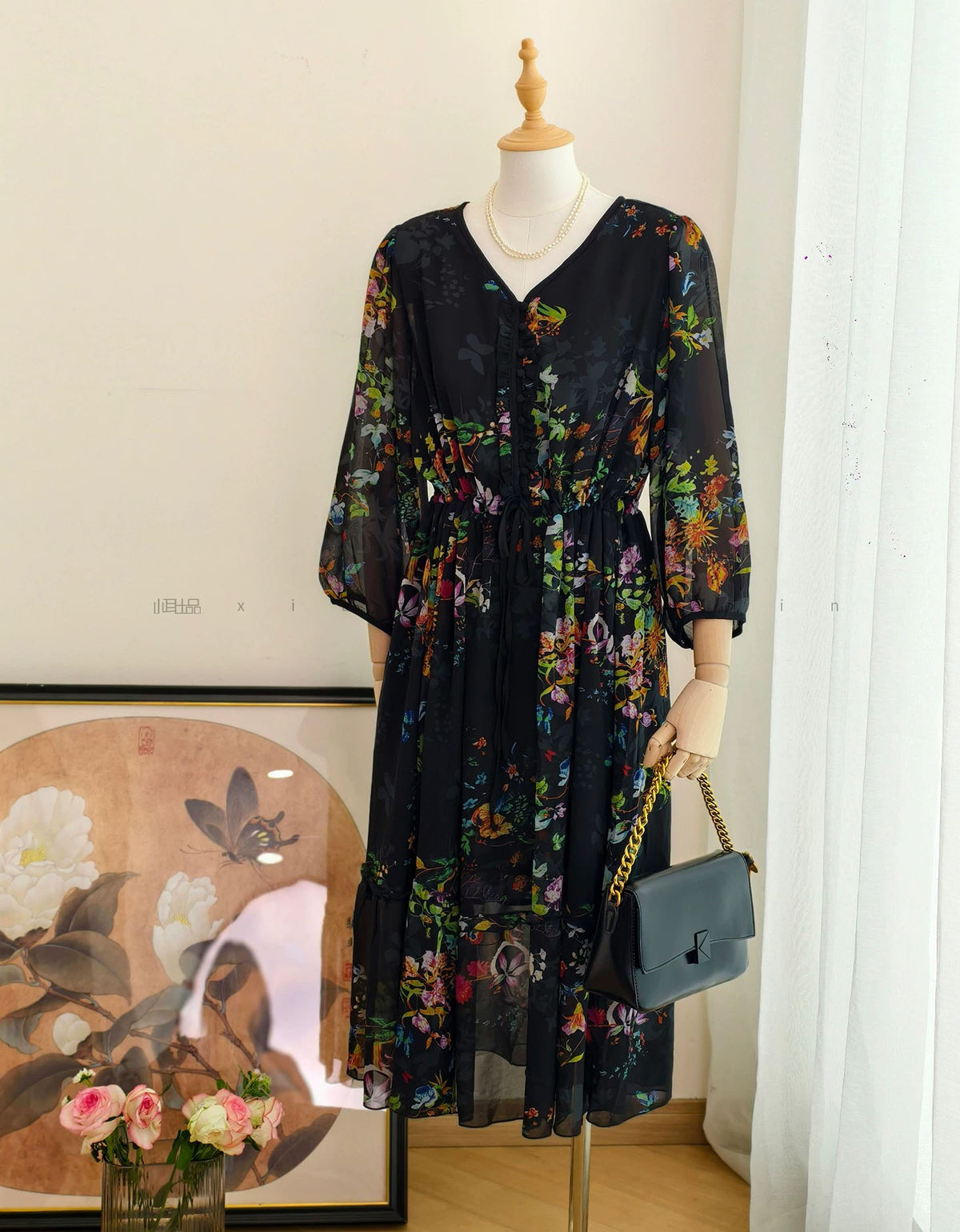 Women's vintage floral print chiffon midi dress with long sleeves and flowy boho silhouette in black floral pattern