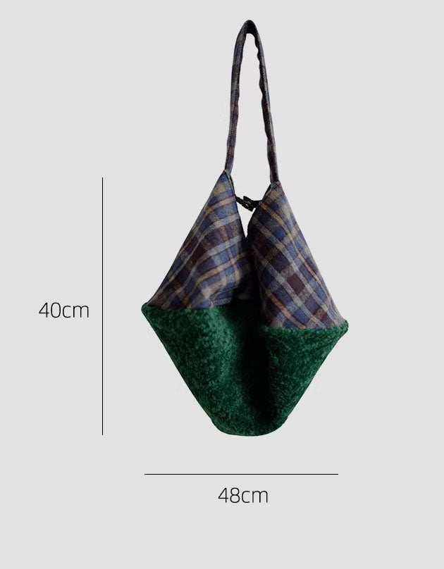 Plaid bag with green base and measurements on a light gray background