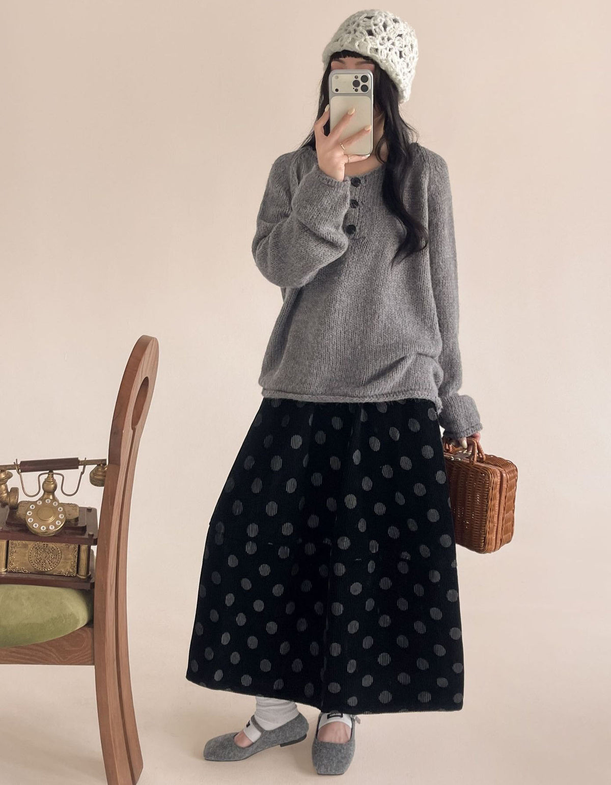 Women's relaxed fit polka dot midi skirt with elastic waist