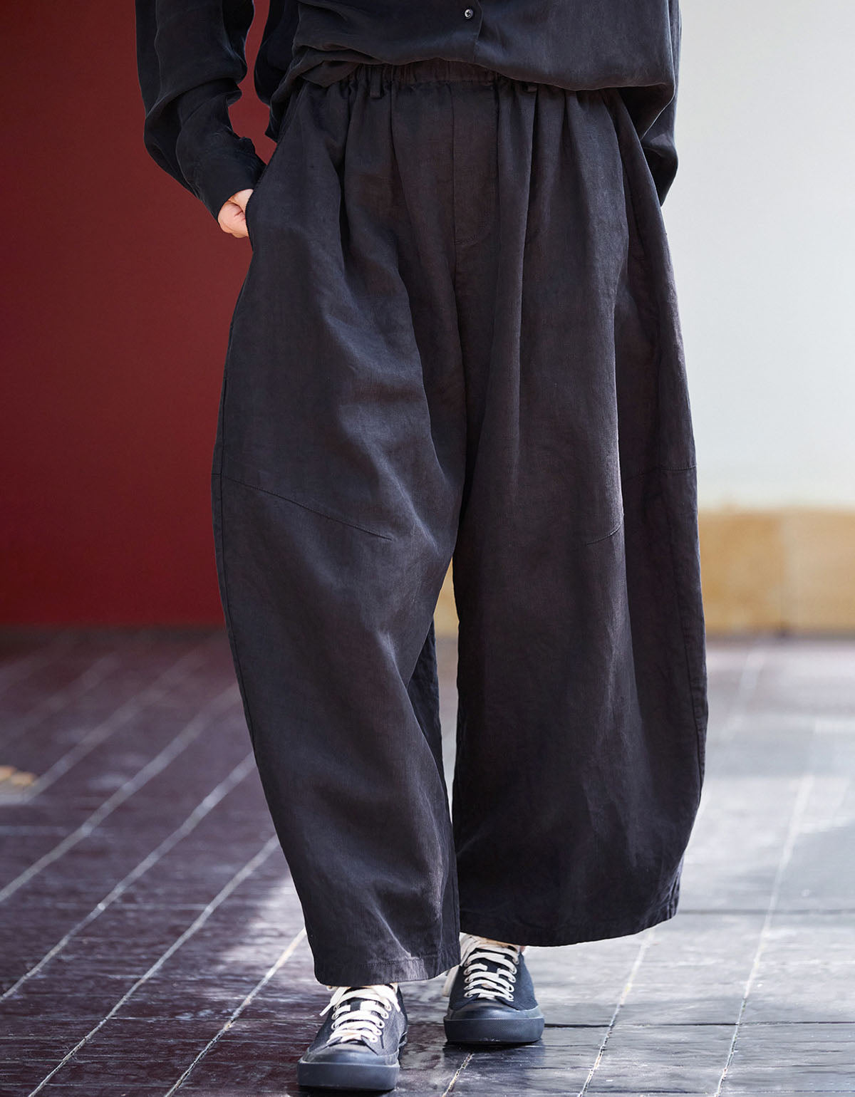 Breathable linen pants women wide leg front view