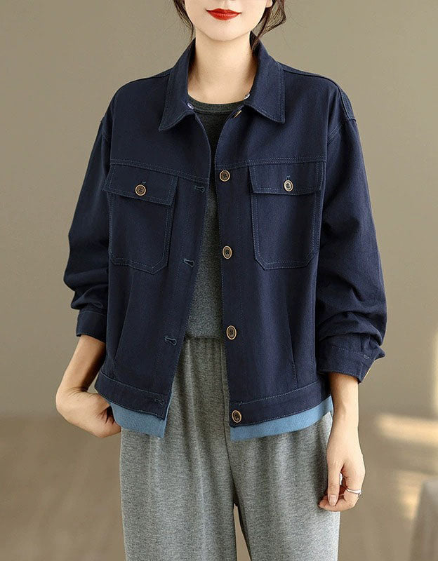 Casual women’s denim jacket with hoodie and front pockets, perfect for everyday wear