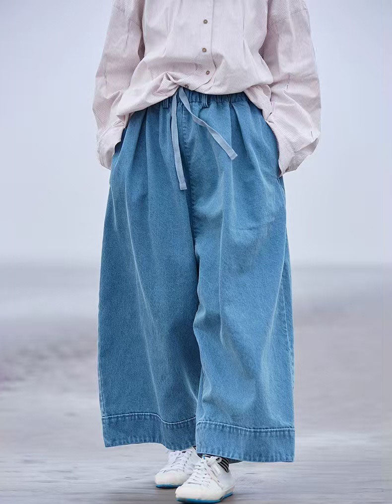 Front view of elastic drawstring waist on wide leg cotton pants