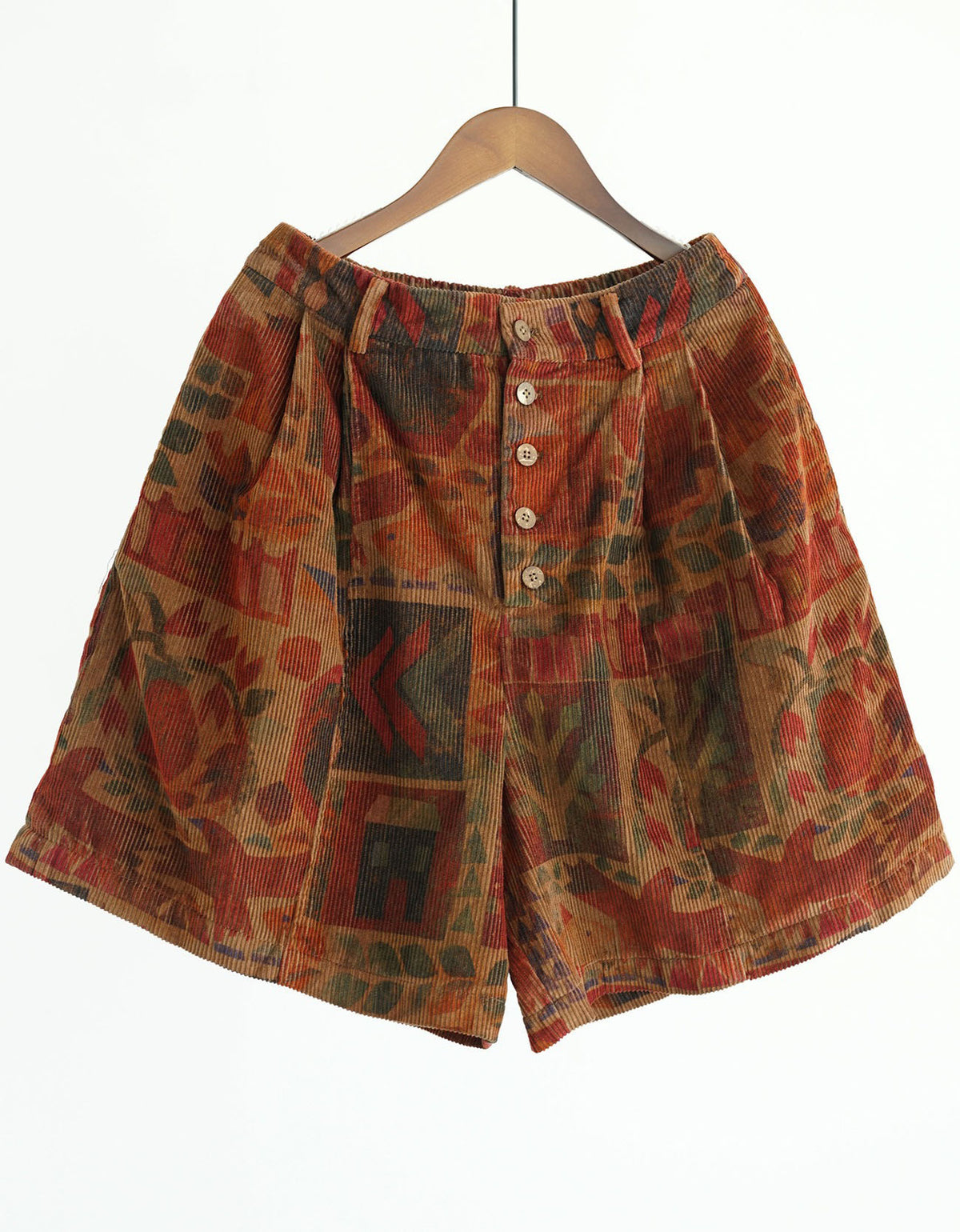 High-waisted women’s corduroy shorts with vibrant pattern