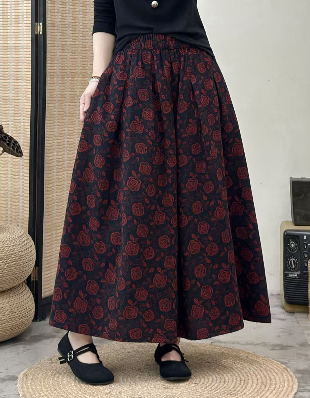 Women's vintage floral maxi skirt with elastic waist