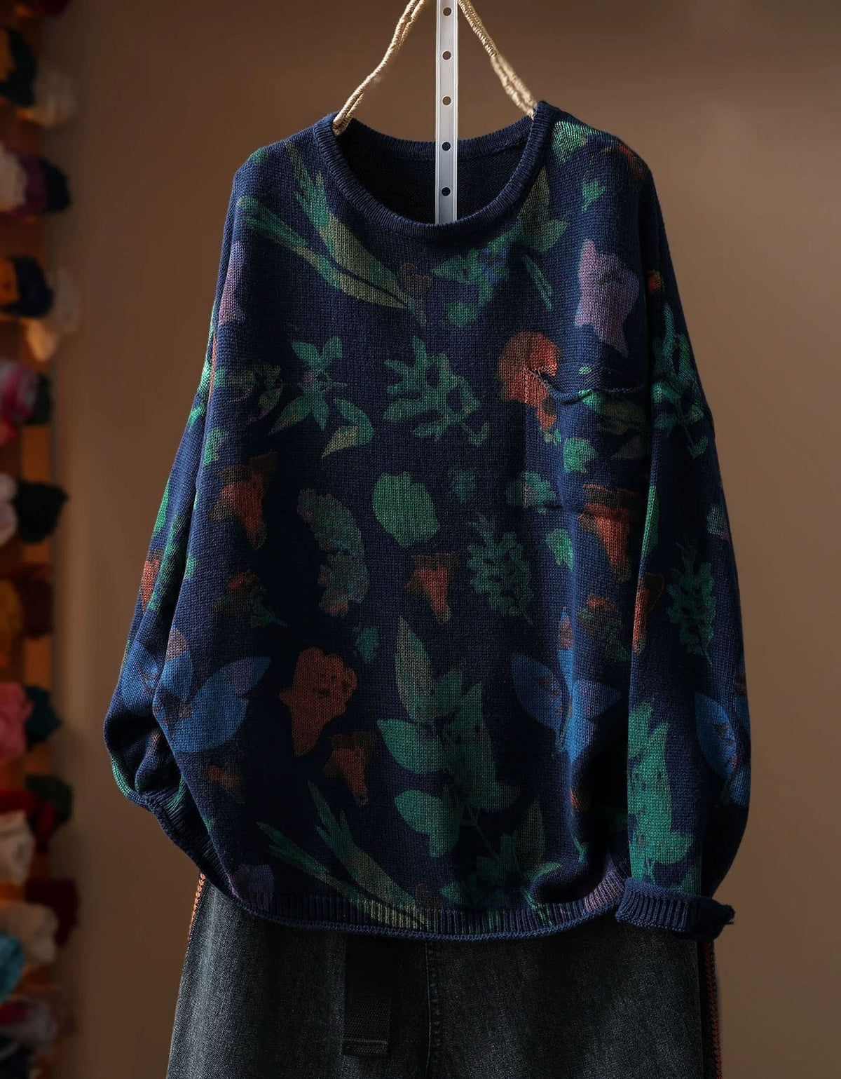 Women’s vintage navy floral print knit sweater with crew neck and long sleeves