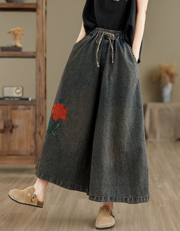 Casual women’s elastic waist denim pants in vintage style