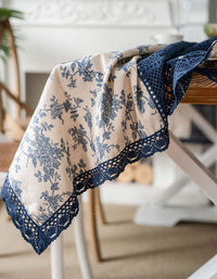 Nappe en coton avec dentelle au centre et imprimé floral (bleu, vert) 