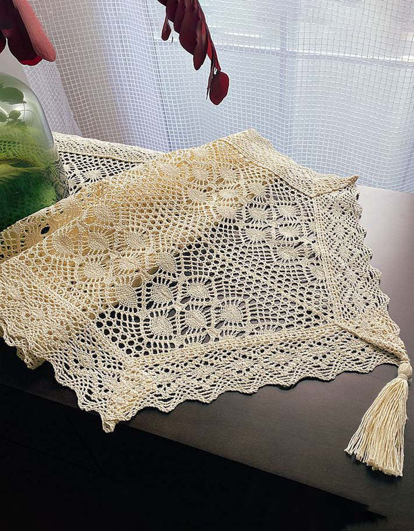 Camino de mesa vintage con encaje floral