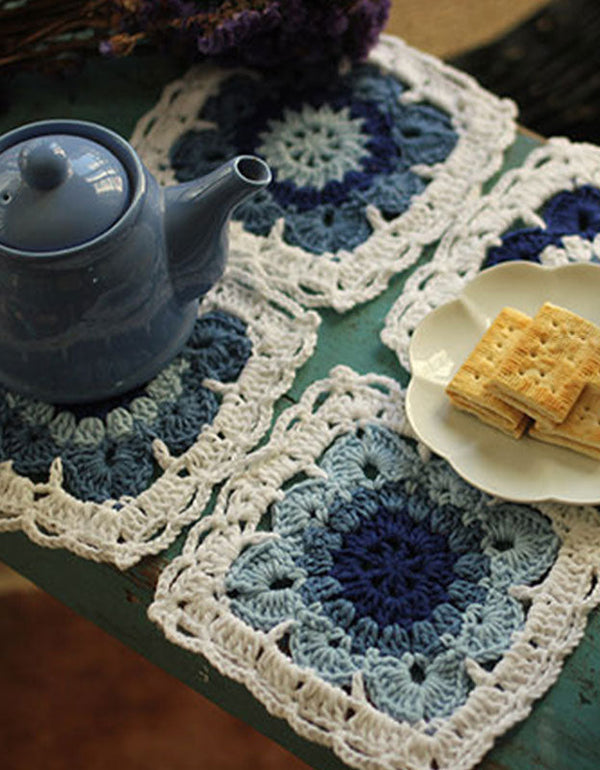 Set de table carré vintage au crochet avec fleurs bleues (4 pièces)